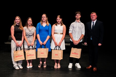 Proslava ob dnevu državnosti_najuspešnejši učenci OŠ BO Semič